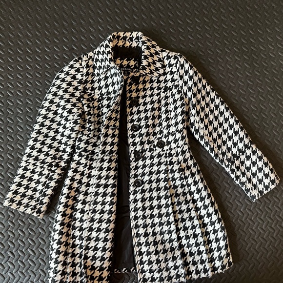 George Black & White Houndstooth Winter Coat - Picture 2 of 10